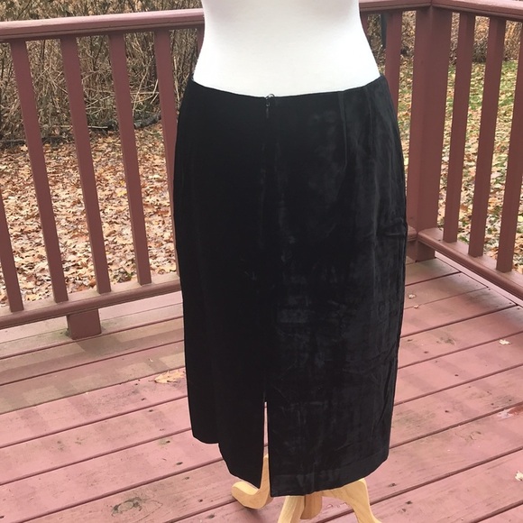 ESCADA Size 42 black velvet pencil skirt - Picture 3 of 10